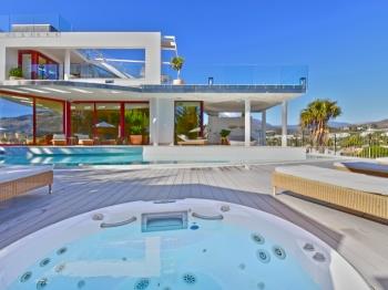 5513 Modern Villa,7 Bedrooms, heated pool, jacuzzi - Апартаменты в Puerto Banus