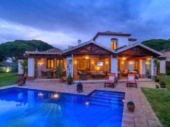 4508 Benamara beachfront villa with private pool - Апартаменты в Marbella