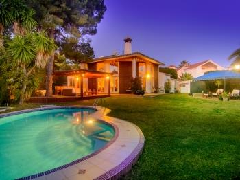 4509 Villa beachside with private heated pool - Апартаменты в Marbella