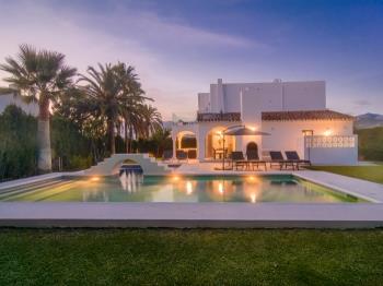 4516 Las Chapas Playa refurbished beach villa - Апартаменты в Marbella