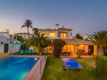 4520 beach house with ping pong , WiFi - Апартаменты в Marbella